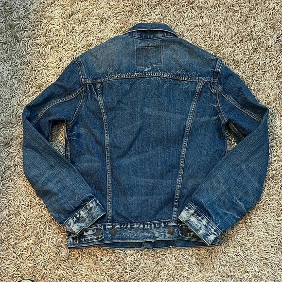 Levi’s Women Original Trucker Med/Dark Wash Jean Jacket Size Small - Picture 6 of 9